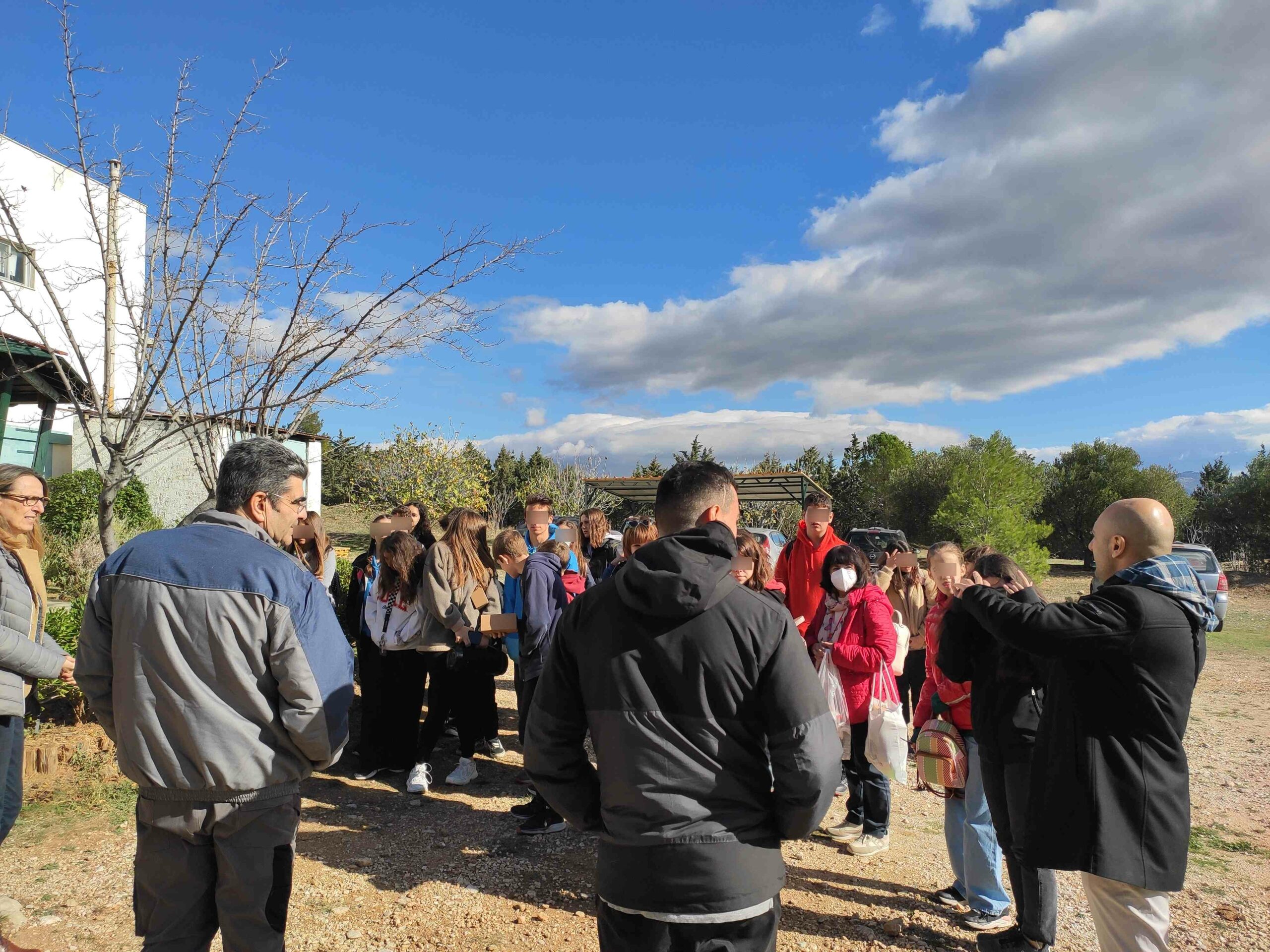 Read more about the article Επίσκεψη Περιβαλλοντικής Ομάδας στο Δασικό Φυτώριο Αμυγδαλέζας